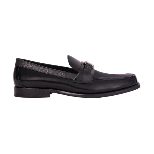 Black branded collar major loafer