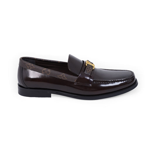 Brown branded collar major loafer